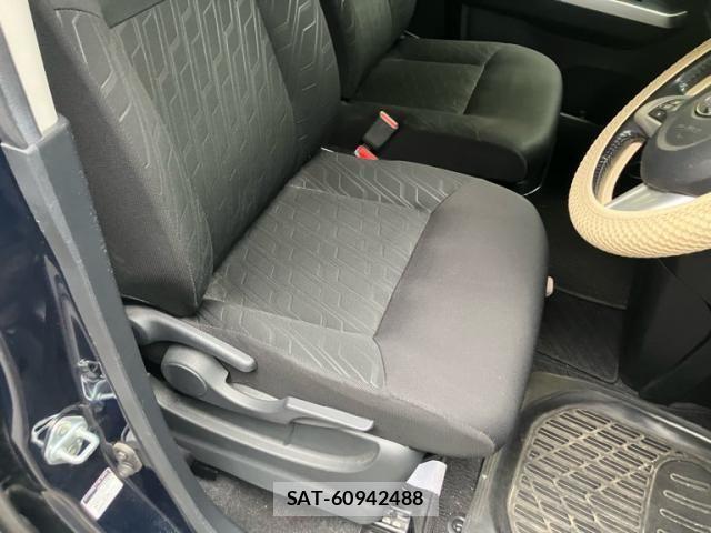 Toyota ROOMY 2017-08 8231640-11