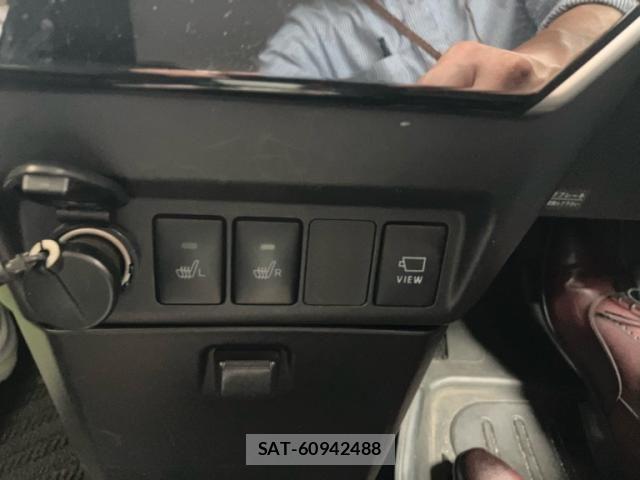 Toyota ROOMY 2017-08 8231640-19