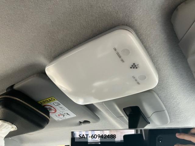 Toyota ROOMY 2017-08 8231640-25