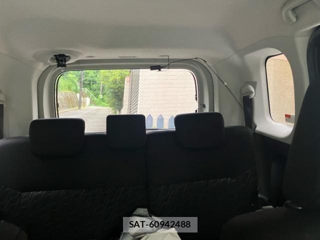 Toyota ROOMY 2017-08 8231640-26