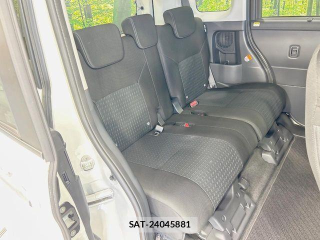 Toyota ROOMY 2023-08 8246537-8