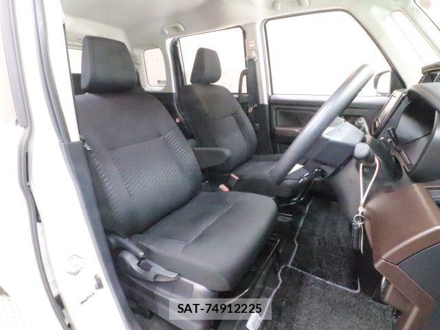 Toyota ROOMY 2018-10 8316795-3
