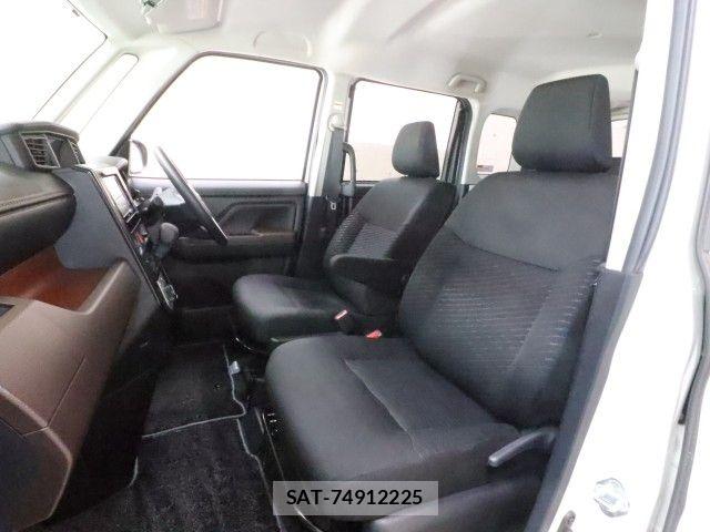 Toyota ROOMY 2018-10 8316795-6