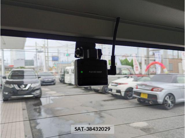 Toyota ROOMY 2021-07 8368400-15
