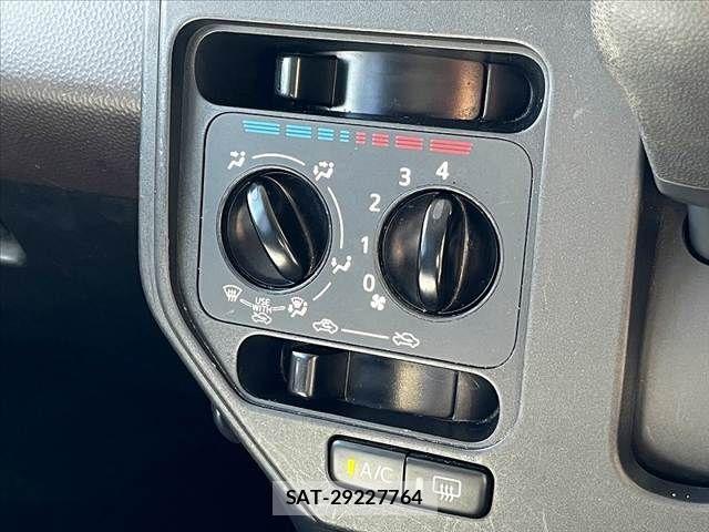 Toyota ROOMY 2018-07 8368404-12