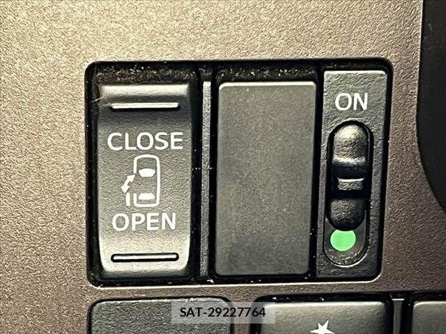 Toyota ROOMY 2018-07 8368404-15
