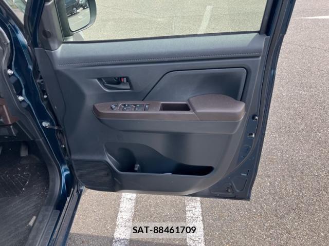 Toyota ROOMY 2017-09 8372131-10