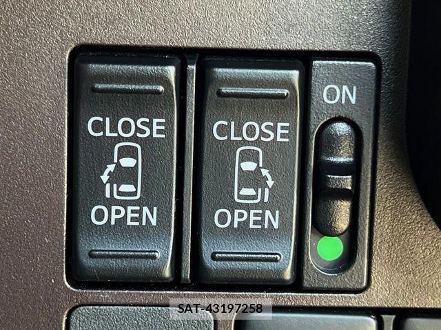 Toyota ROOMY 2017-11 8527095-4
