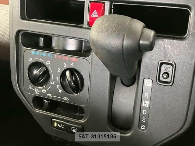 Toyota ROOMY 2018-07 8628705-6