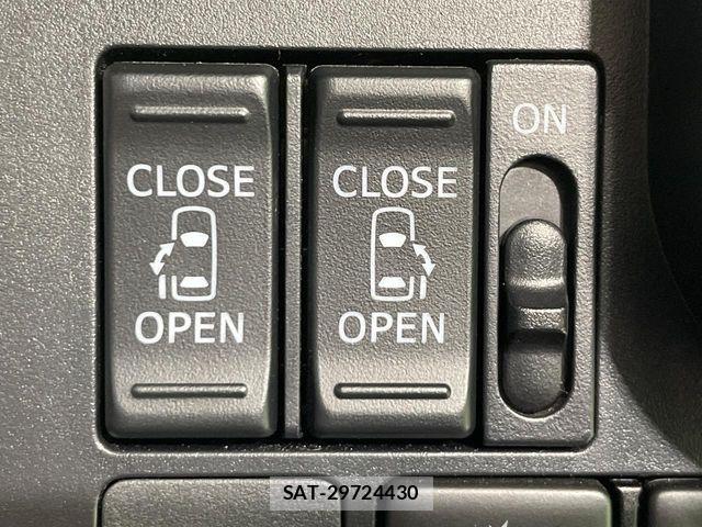 Toyota ROOMY 2017-06 8666838-3