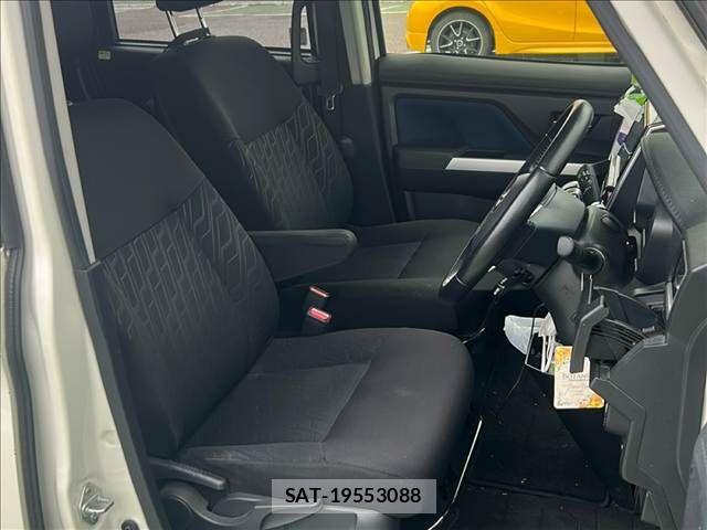 Toyota ROOMY 2017-08 8666839-2