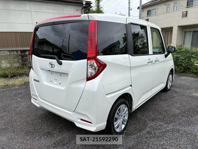 Toyota ROOMY 2022-08 8831370-1