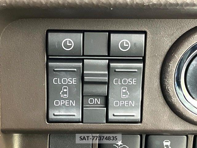 Toyota ROOMY 2023-09 8831357-4