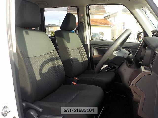 Toyota ROOMY 2019-04 8881908-11