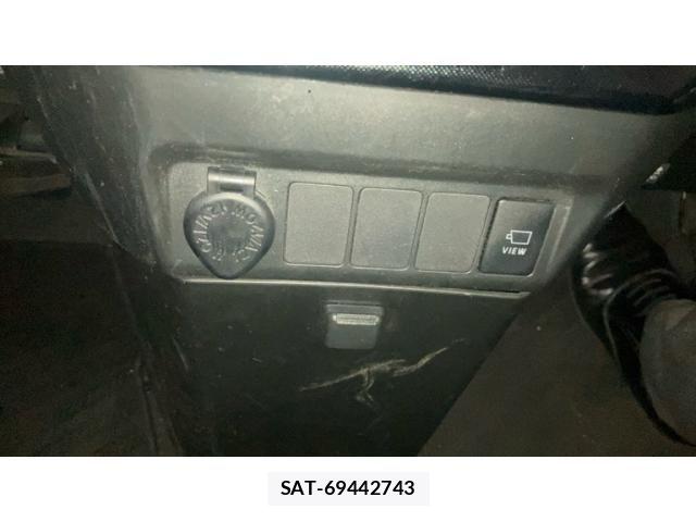 Toyota ROOMY 2018-03 8884270-23