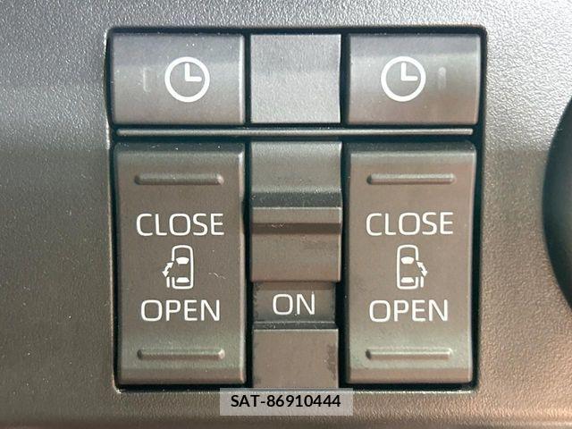 Toyota ROOMY 2023-11 8884261-5