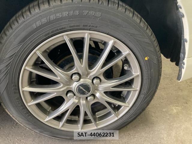 Toyota ROOMY 2018-02 6912142-9