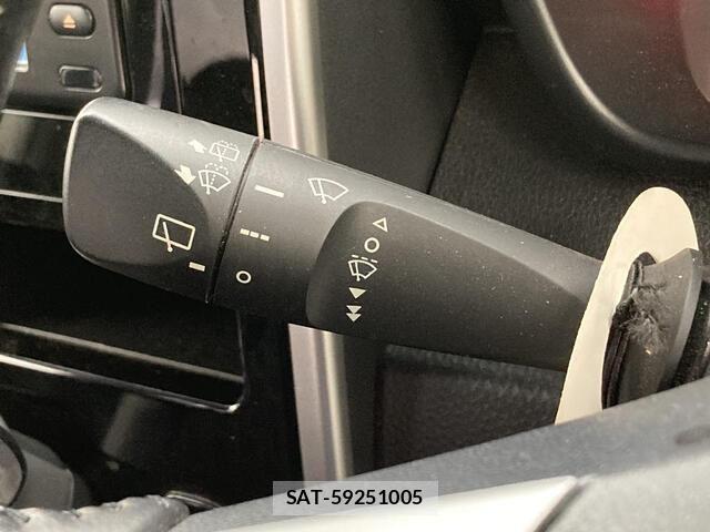 Toyota ROOMY 2017-09 8246555-11
