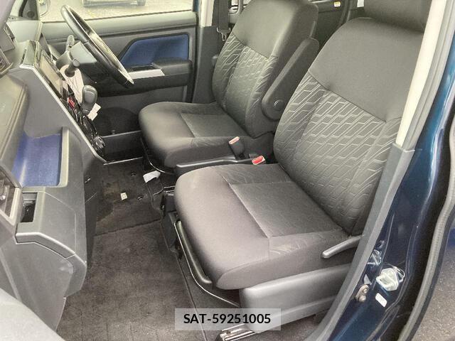 Toyota ROOMY 2017-09 8246555-16