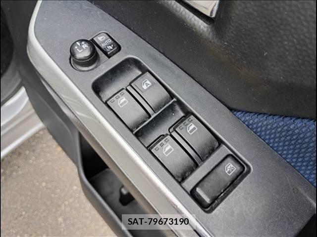 Toyota ROOMY 2017-07 8368408-18