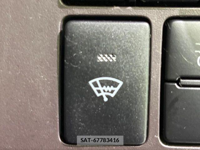 Toyota ROOMY 2018-07 8368410-5