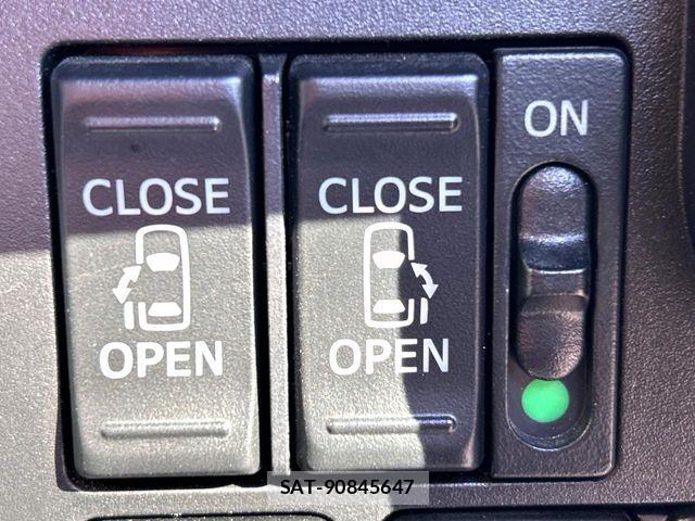 Toyota ROOMY 2017-10 8486038-5
