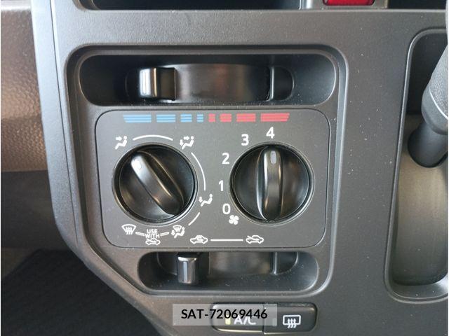 Toyota ROOMY 2023-05 8881916-9