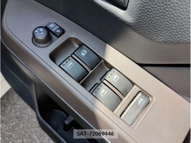 Toyota ROOMY 2023-05 8881916-19