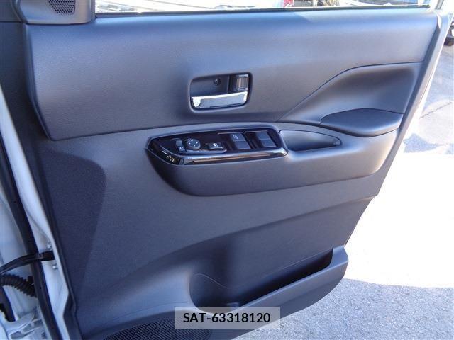 Nissan ROOX 2023-10 707156-21