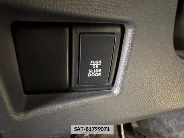 Nissan ROOX 2013-02 3775661-23