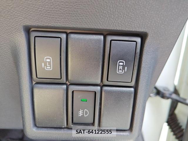 Nissan ROOX 2011-05 6247158-13