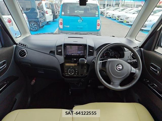 Nissan ROOX 2011-05 6247158-2