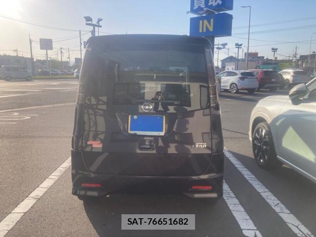 Nissan ROOX 2011-04 6306266-3