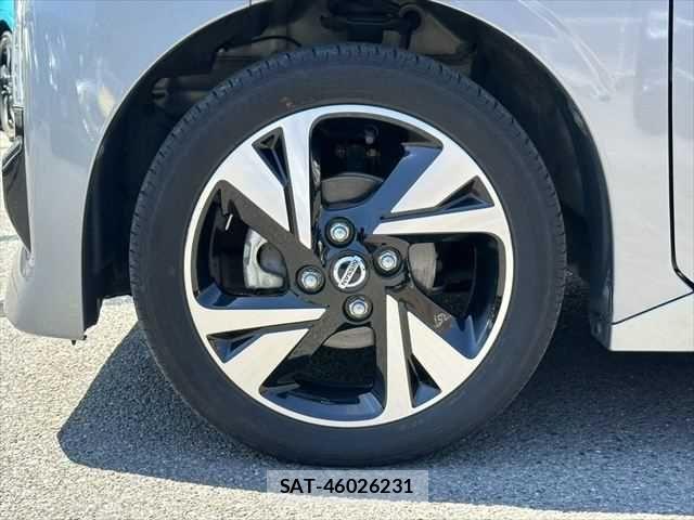 Nissan ROOX 2021-11 6677828-29