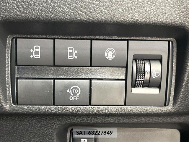 Nissan ROOX 2021-10 6717190-3