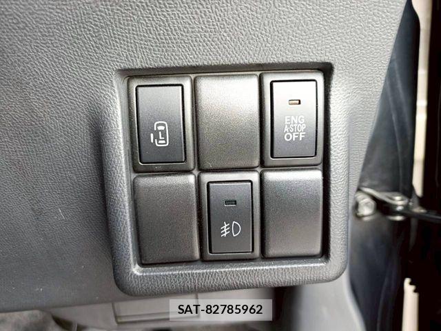 Nissan ROOX 2013-02 6717199-14