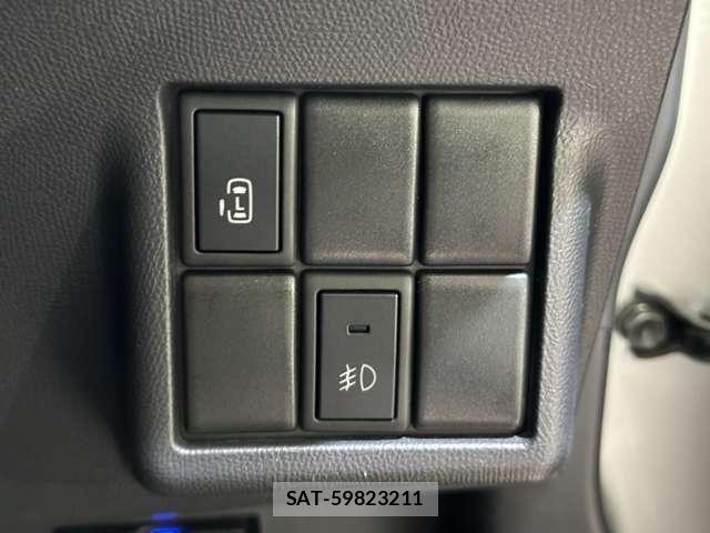 Nissan ROOX 2012-08 6717198-11