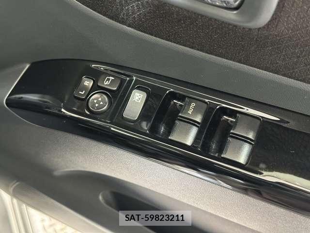 Nissan ROOX 2012-08 6717198-13