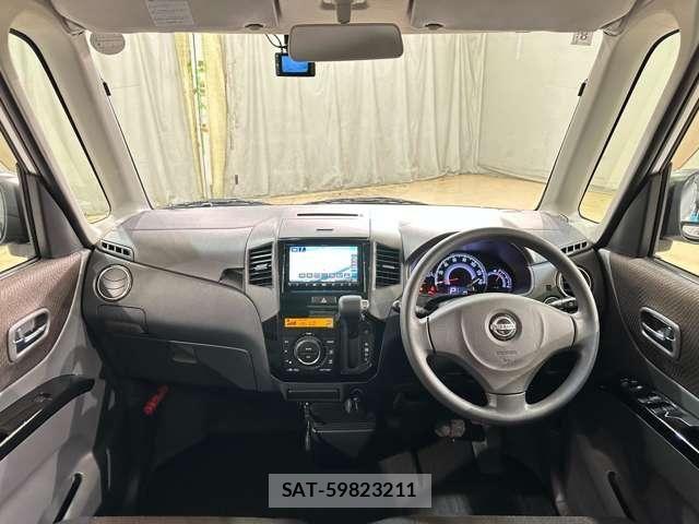 Nissan ROOX 2012-08 6717198-14