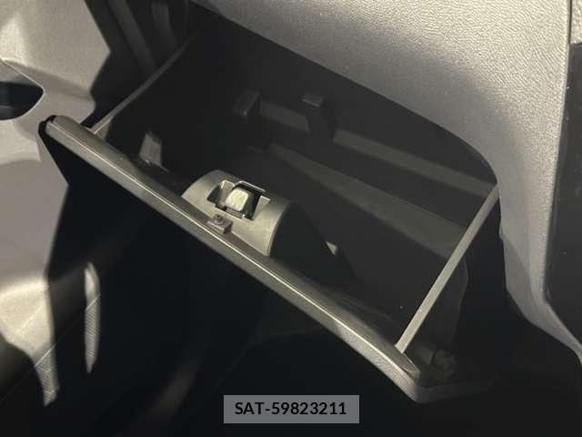 Nissan ROOX 2012-08 6717198-23