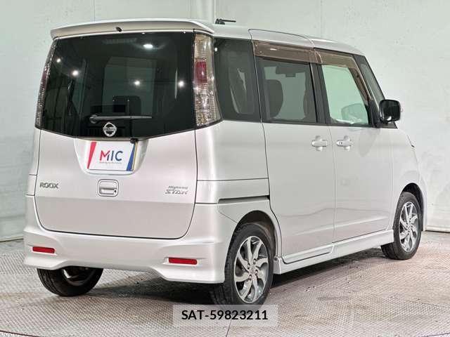 Nissan ROOX 2012-08 6717198-4
