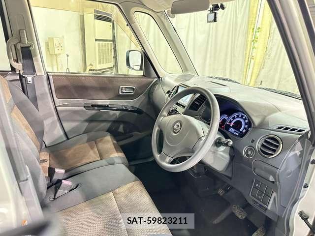 Nissan ROOX 2012-08 6717198-8