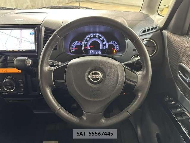 Nissan ROOX 2012-01 6817023-9