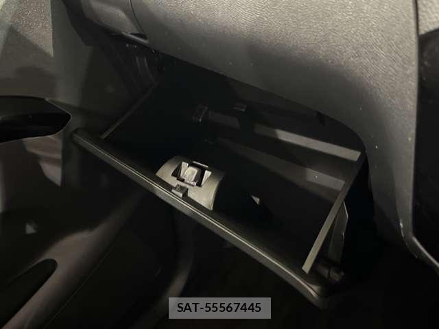Nissan ROOX 2012-01 6817023-24