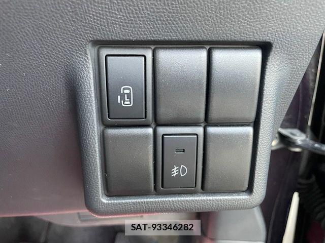 Nissan ROOX 2012-10 6912229-18