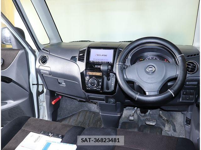 Nissan ROOX 2011-05 6997831-1