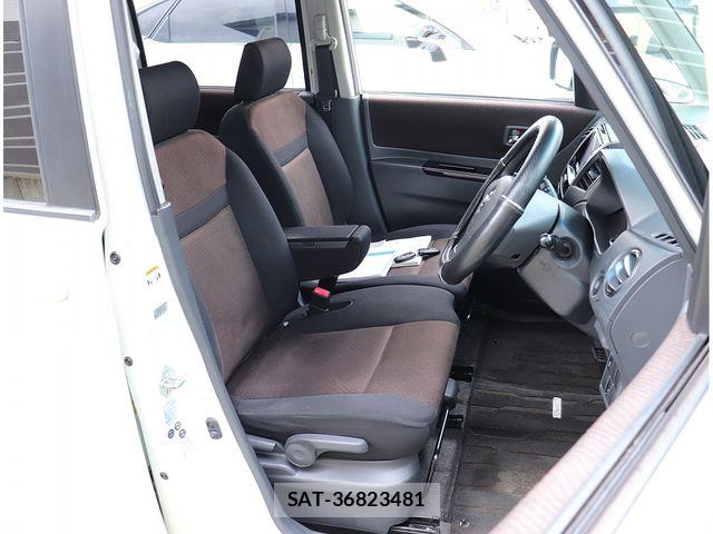 Nissan ROOX 2011-05 6997831-7