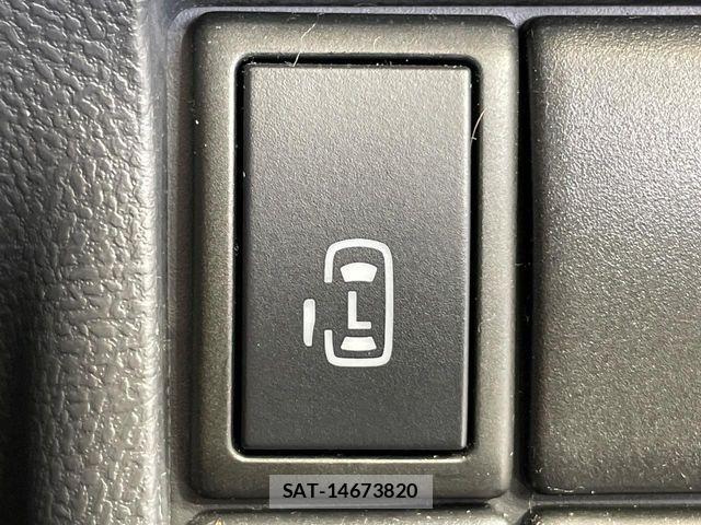 Nissan ROOX 2012-04 7021453-2