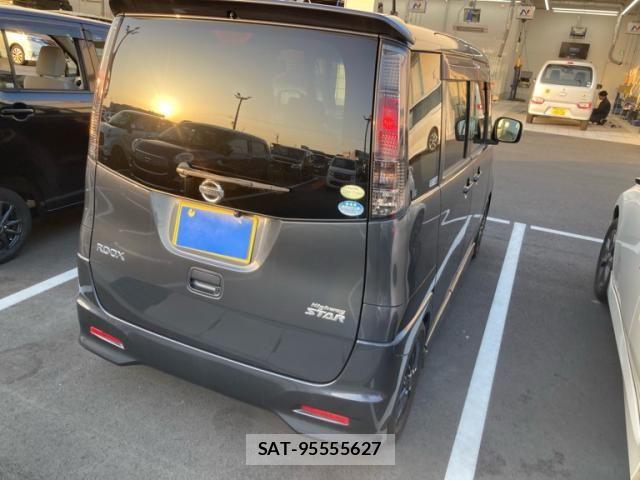 Nissan ROOX 2010-01 7021454-3