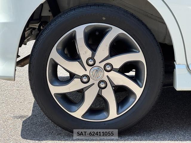 Nissan ROOX 2013-03 7059499-9